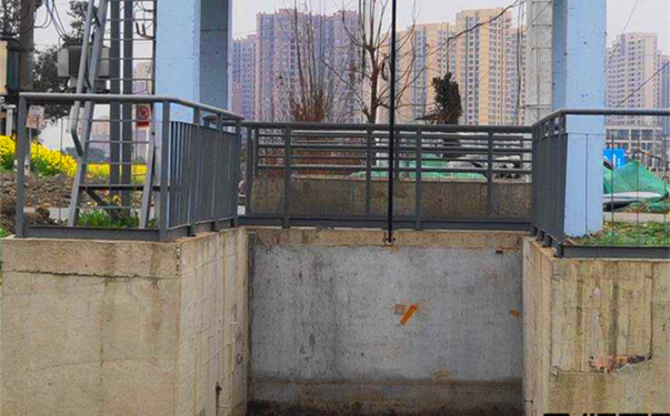 閘門的結構的型式及布置(圖1) 1-1Z619121405212_副本.jpg