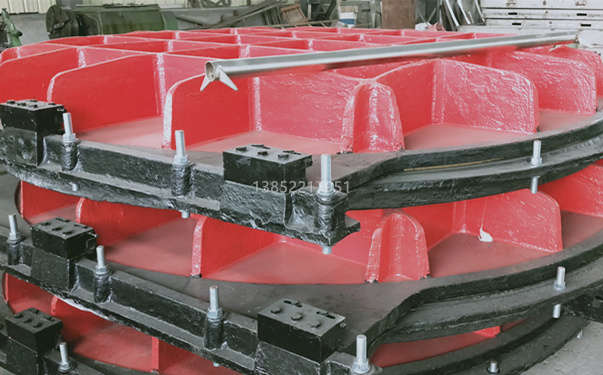 發(fā)往上海鑄鐵鑲銅閘門裝車完畢